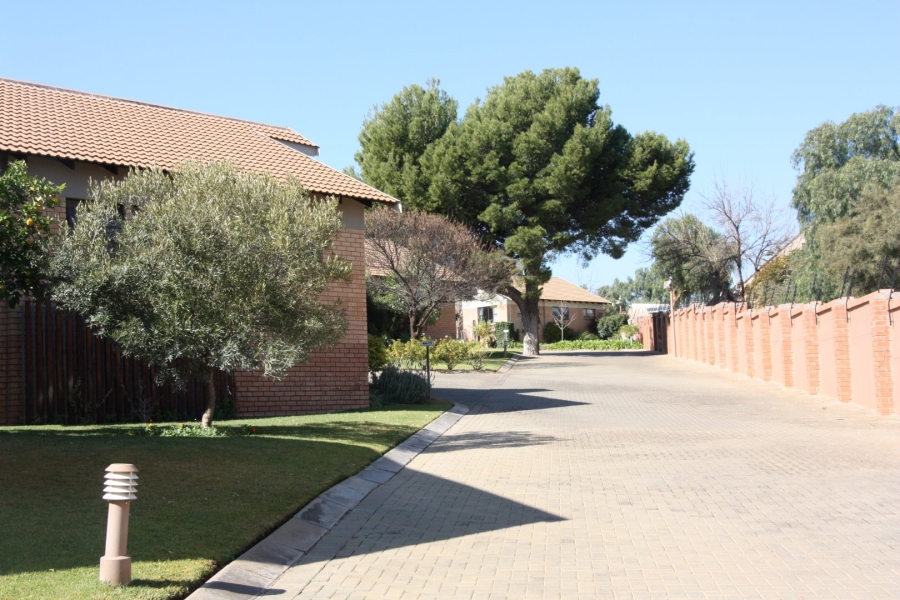 2 Bedroom Property for Sale in Langenhovenpark Free State
